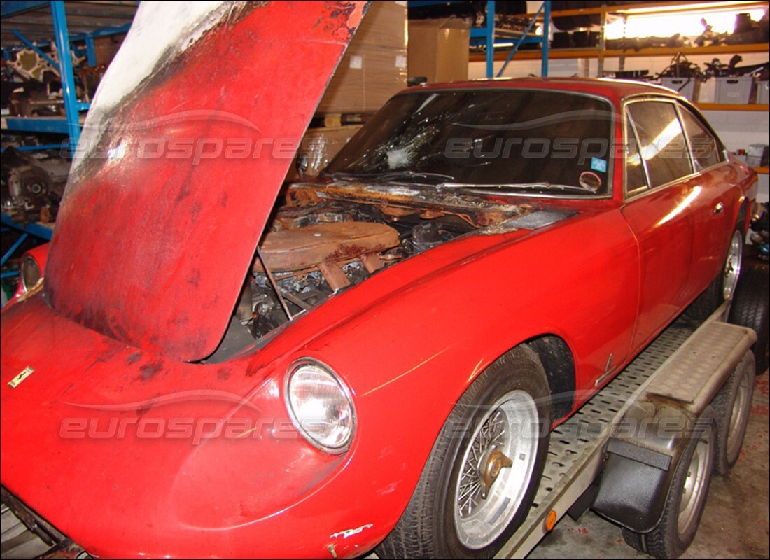 Ferrari 365 GT 2+2 (mécanique) se prépare à être démonté pour les pièces chez Eurospares