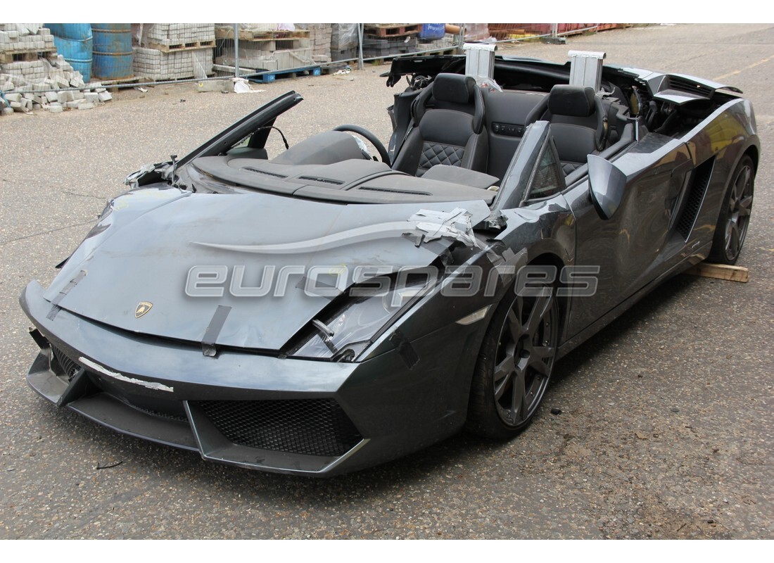 Lamborghini LP560-4 Spider (2010) se prépare à être démonté pour les pièces chez Eurospares