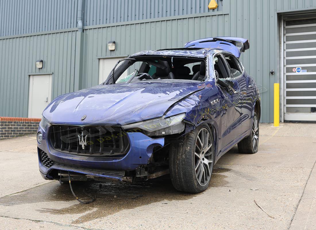 Maserati Levante (2017) se prépare à être démonté pour pièces à Eurospares