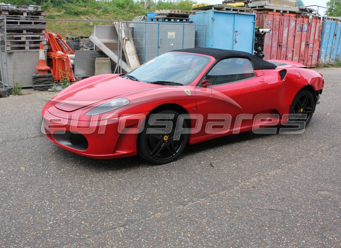 Ferrari F430 Spider (Europe) se prépare à être démonté pour pièces chez Eurospares