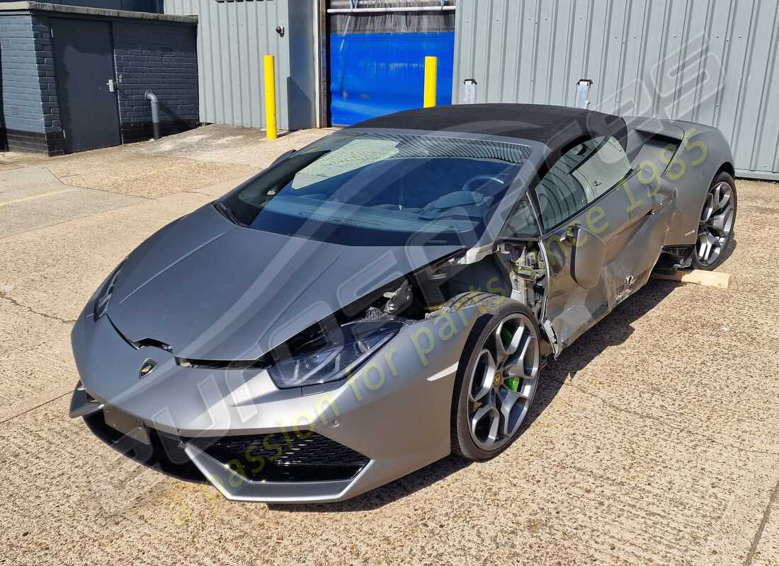 Lamborghini LP610-4 SPYDER (2017) se prépare à être démonté pour les pièces chez Eurospares