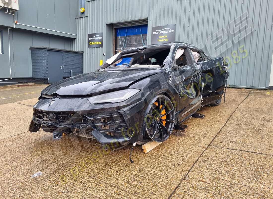 Lamborghini Urus (2020) se prépare à être démonté pour des pièces chez Eurospares