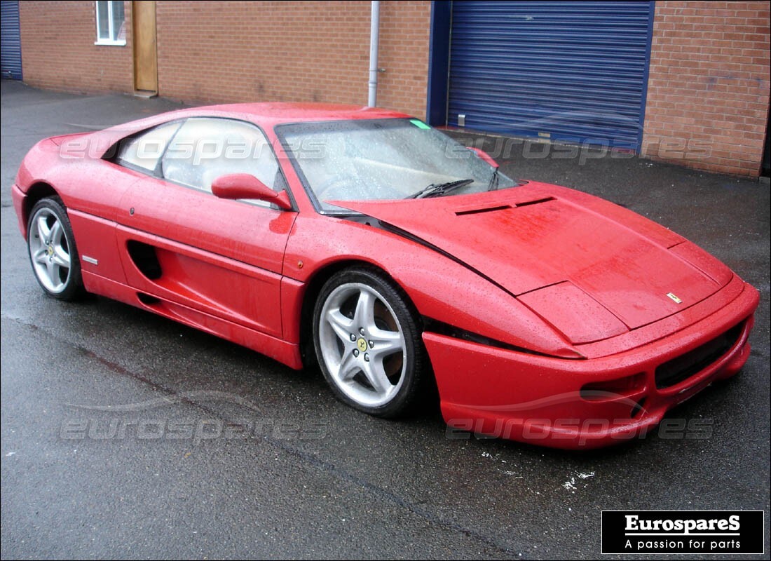 Ferrari 355 (5.2 Motronic) se prépare à être démonté pour les pièces chez Eurospares