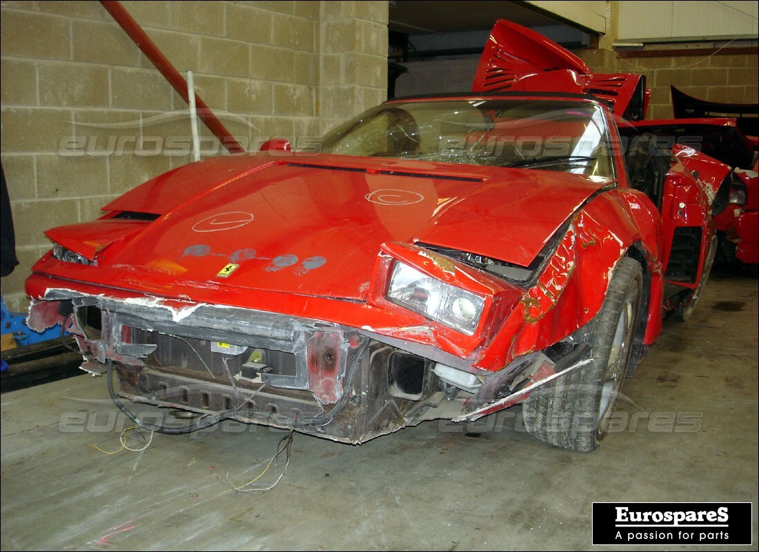 Ferrari 355 (5.2 Motronic) se prépare à être démonté pour les pièces chez Eurospares