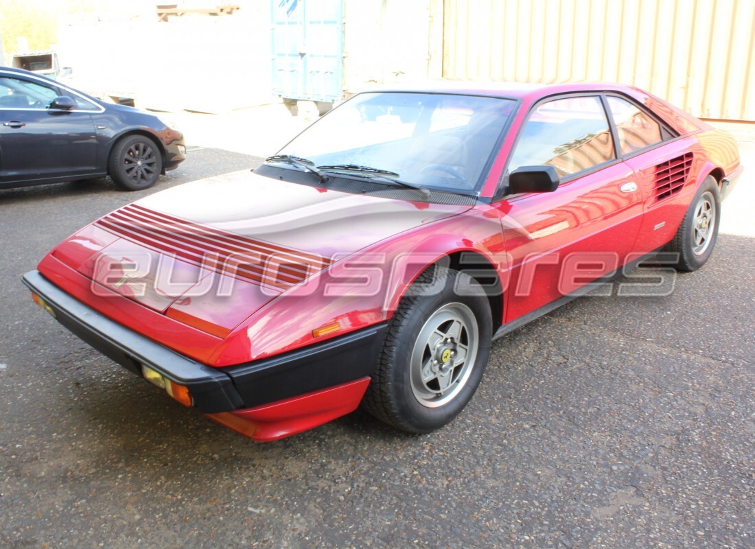 Ferrari Mondial 3.0 QV (1984) se prépare à être démonté pour les pièces à Eurospares