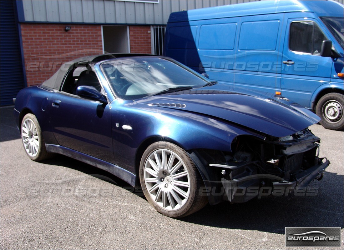 Maserati 4200 Spyder (2002) se prépare à être démonté pour pièces chez Eurospares