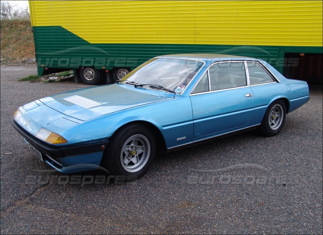 Ferrari 400i (1983 Mécanique) se prépare à être démonté pour les pièces à Eurospares