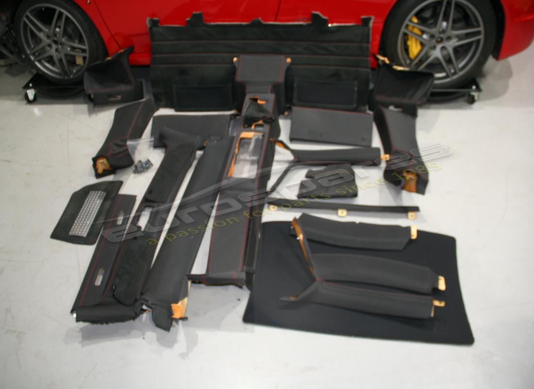 KIT DE GARNITURE INTÉRIEURE RHD Ferrari UTILISÉ. NUMÉRO DE PIÈCE 80191010 (1)