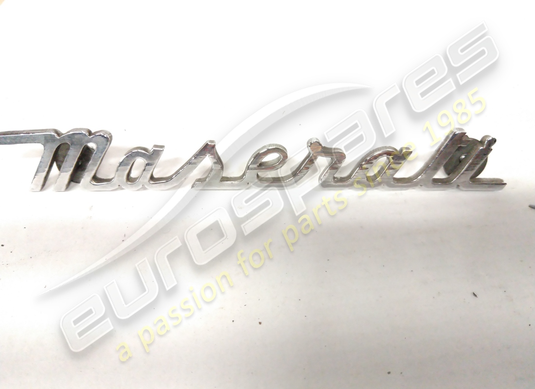 UTILISÉ Maserati Maserati SCRIPT CHROME . NUMÉRO DE PIÈCE 107BV57591 (1)