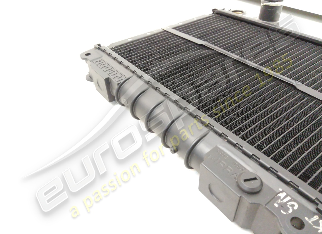 nouveau radiateur d'eau rh ferrari. numéro de pièce 137619 (2)
