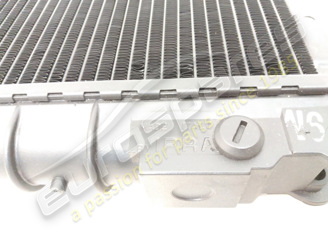 nouveau radiateur d'eau rh ferrari. numéro de pièce 137619 (3)