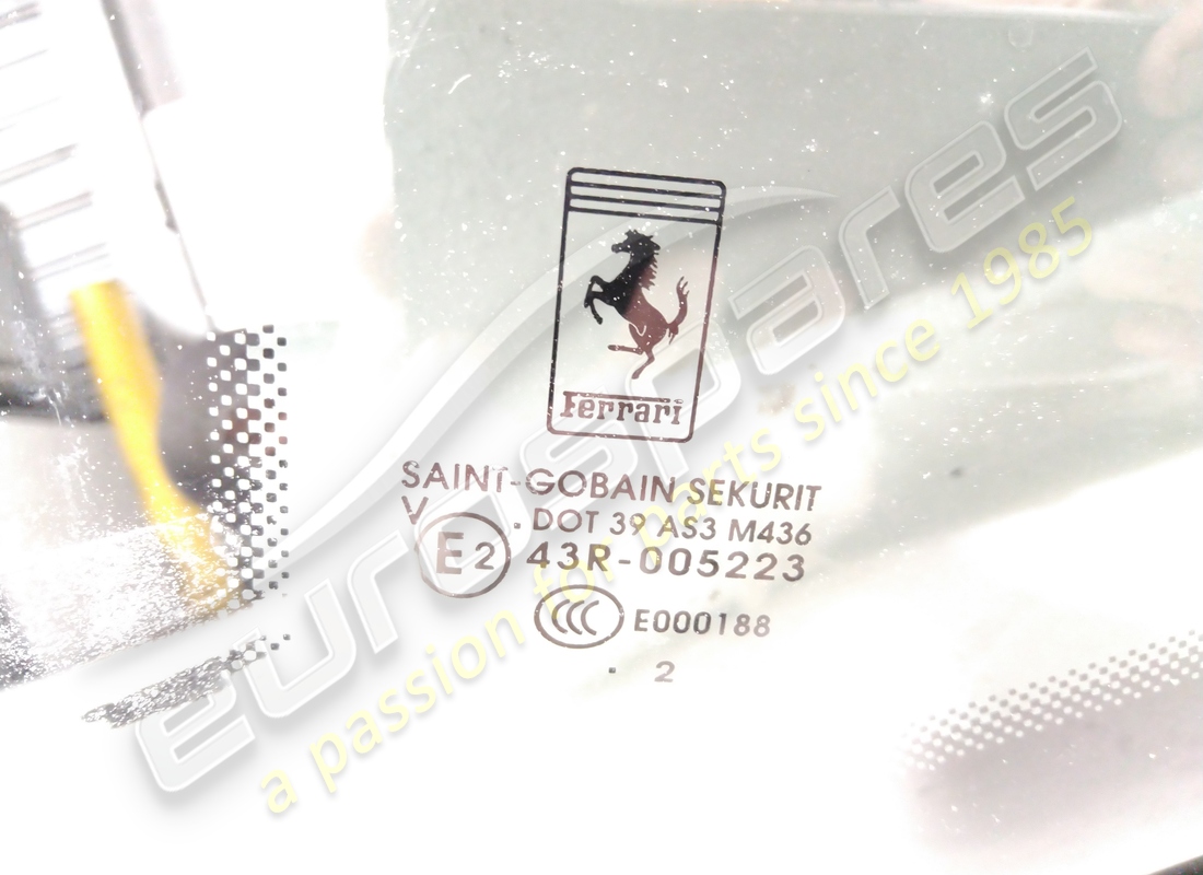 utilisé ferrari confidentialité de la fenêtre arrière gauche. numéro de pièce 84706500 (2)