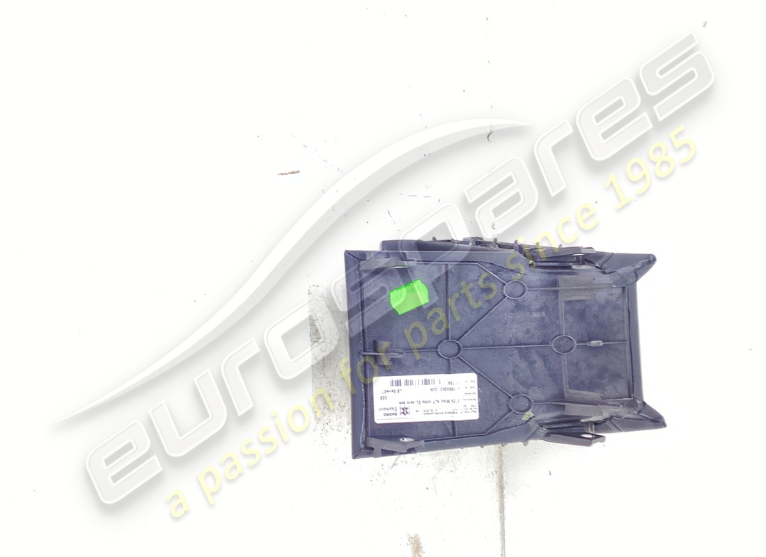 CONSOLE DE COUVERCLE AVANT INFÉRIEUR DE Lamborghini UTILISÉ. NUMÉRO DE PIÈCE 4T0864363 (1)