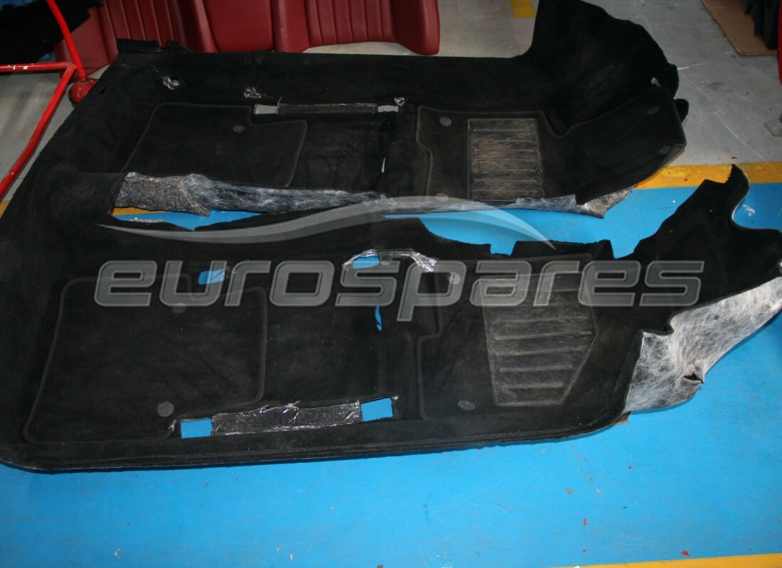 UTILISÉ Maserati COUVERTURE POUR CHAUSSÉE. NUMÉRO DE PIÈCE 674004.. (1)