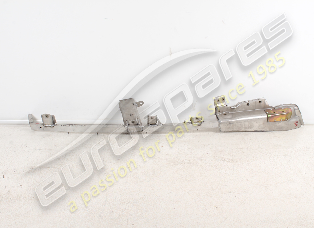 nouveau cadre supérieur gauche ferrari. numéro de pièce 66992211 (1)