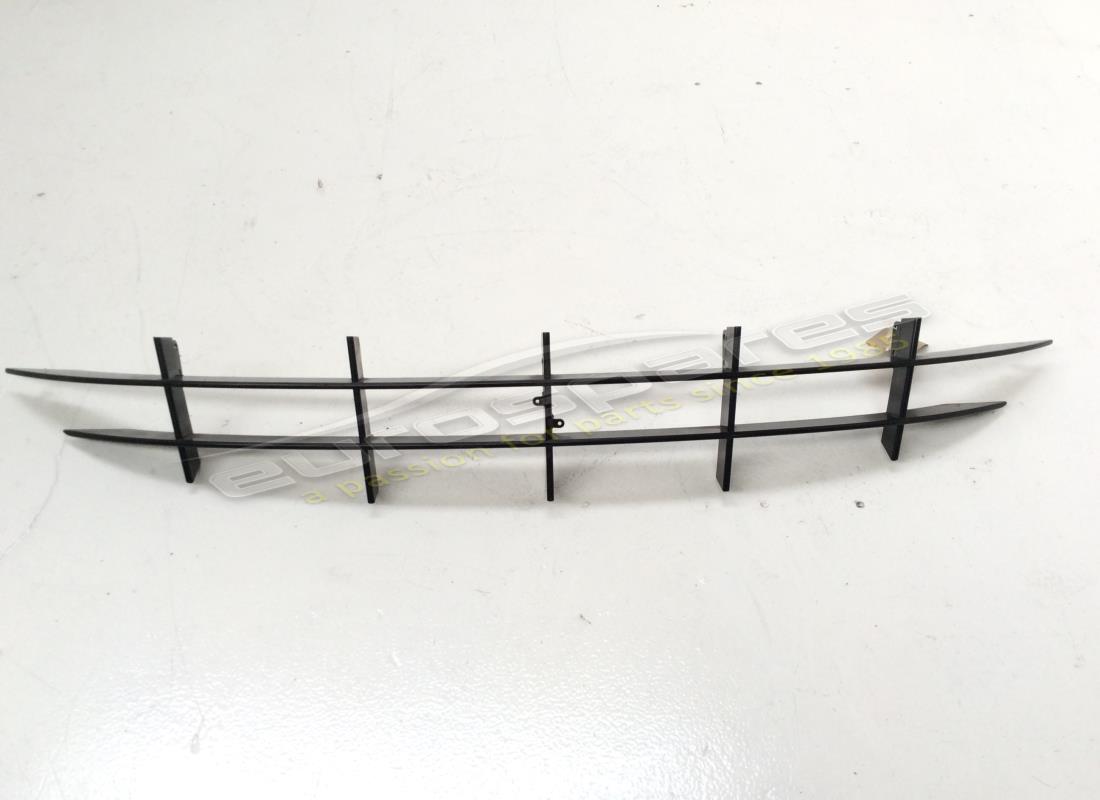 GRILLE DE PARE-CHOC Ferrari UTILISÉE. NUMÉRO DE PIÈCE 84133400 (1)