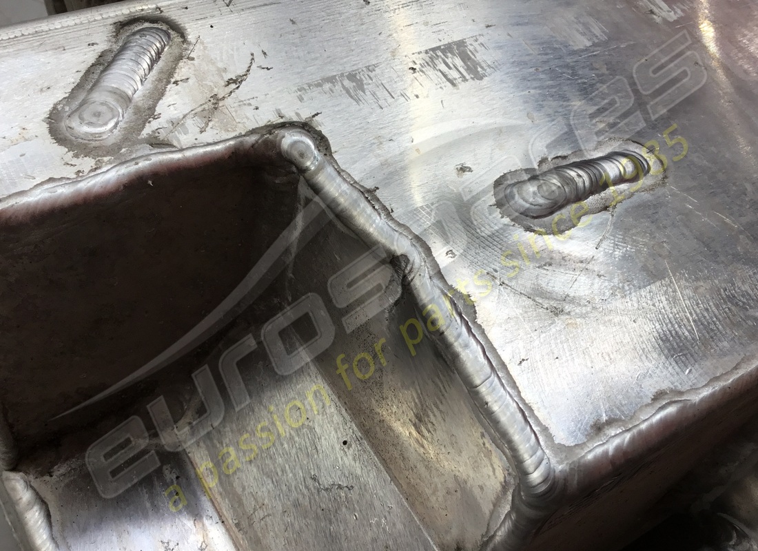 réservoir d'huile de lamborghini utilisé. numéro de pièce 470115373g (2)