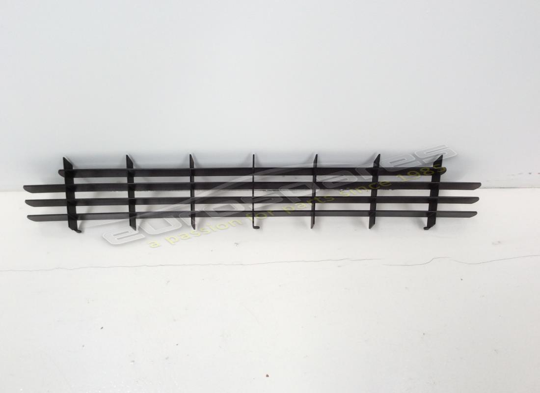 GRILLE DE RADIATEUR Ferrari UTILISÉE (308QV) . NUMÉRO DE PIÈCE 61183700 (1)