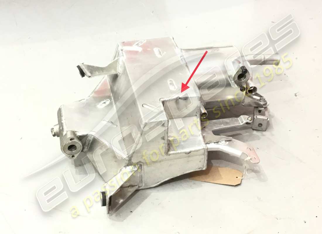 RÉSERVOIR D'HUILE DE Lamborghini UTILISÉ. NUMÉRO DE PIÈCE 470115373G (1)