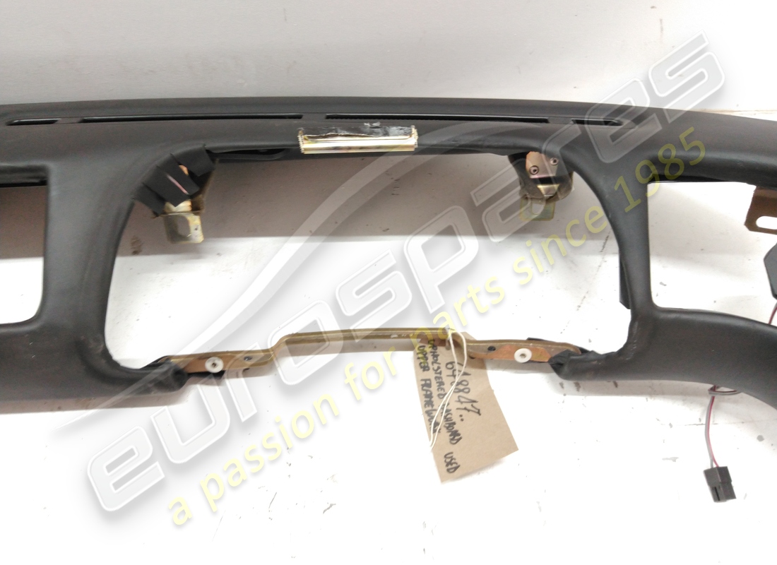 utilisé ferrari cadre supérieur de tableau de bord rembourré. numéro de pièce 648847.. (2)