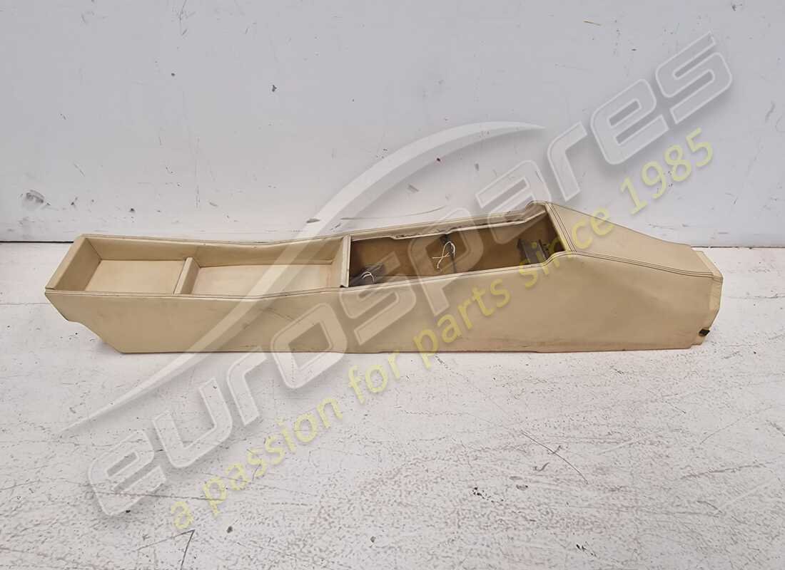 console de couverture de tunnel rembourrée de ferrari utilisée. numéro de pièce 645000.. (2)