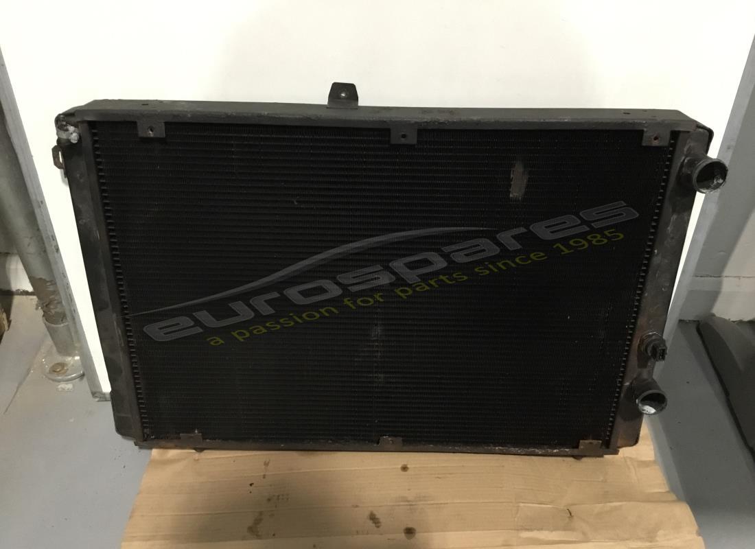Maserati RADIATEUR À EAU UTILISÉ,4P/8CYL MAN.GEARBO . NUMÉRO DE PIÈCE 374031100 (1)