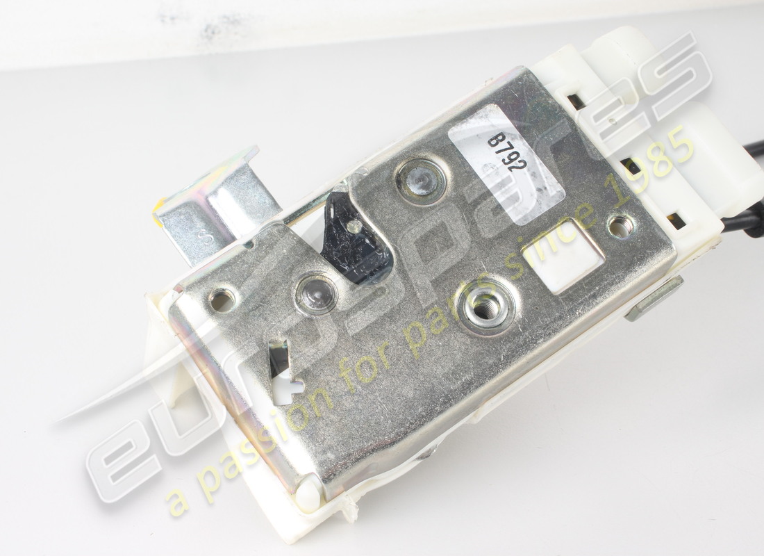 nouvelle serrure de porte gauche complète ferrari. numéro de pièce 69998100 (3)