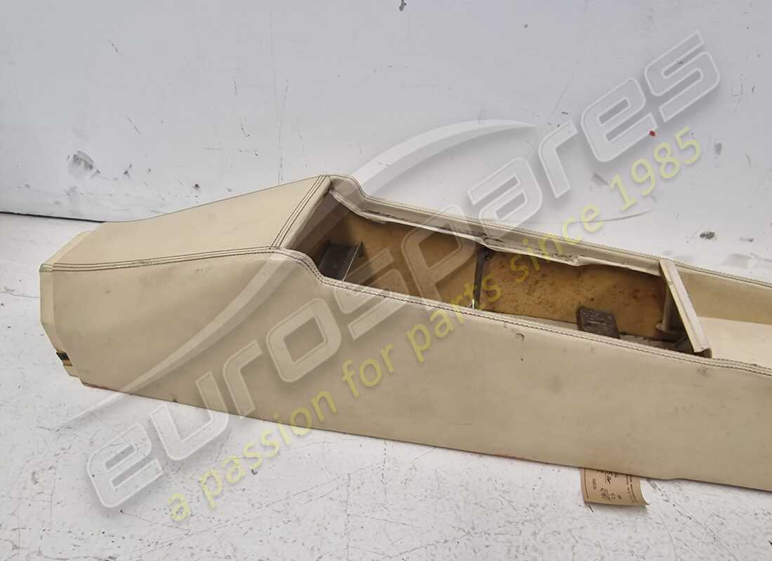 console de couverture de tunnel rembourrée de ferrari utilisée. numéro de pièce 645000.. (4)