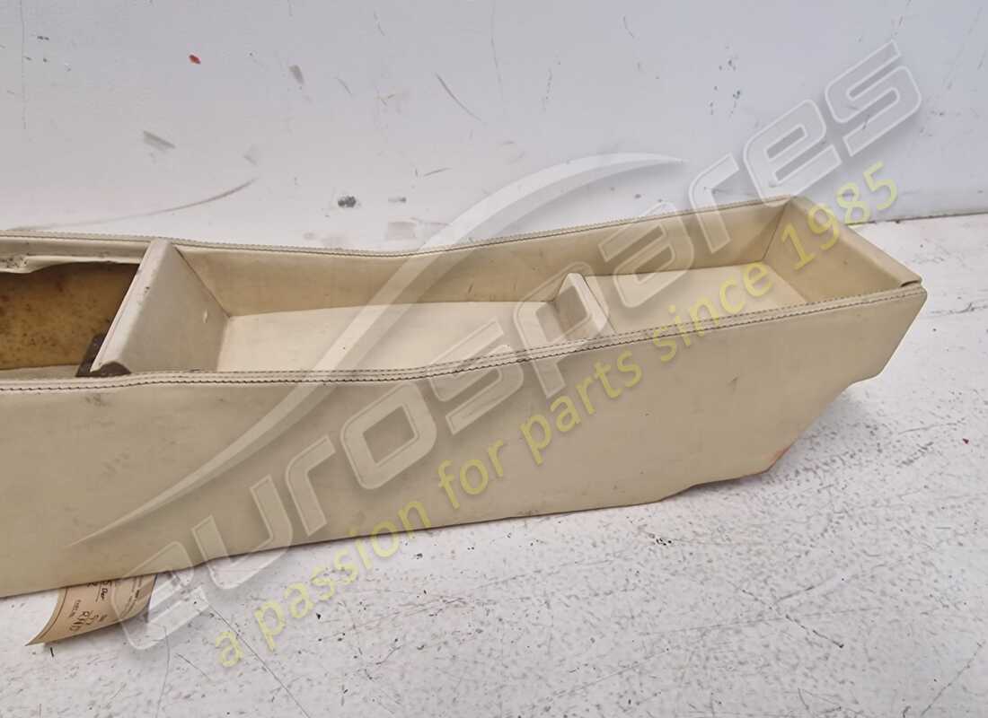 console de couverture de tunnel rembourrée de ferrari utilisée. numéro de pièce 645000.. (3)