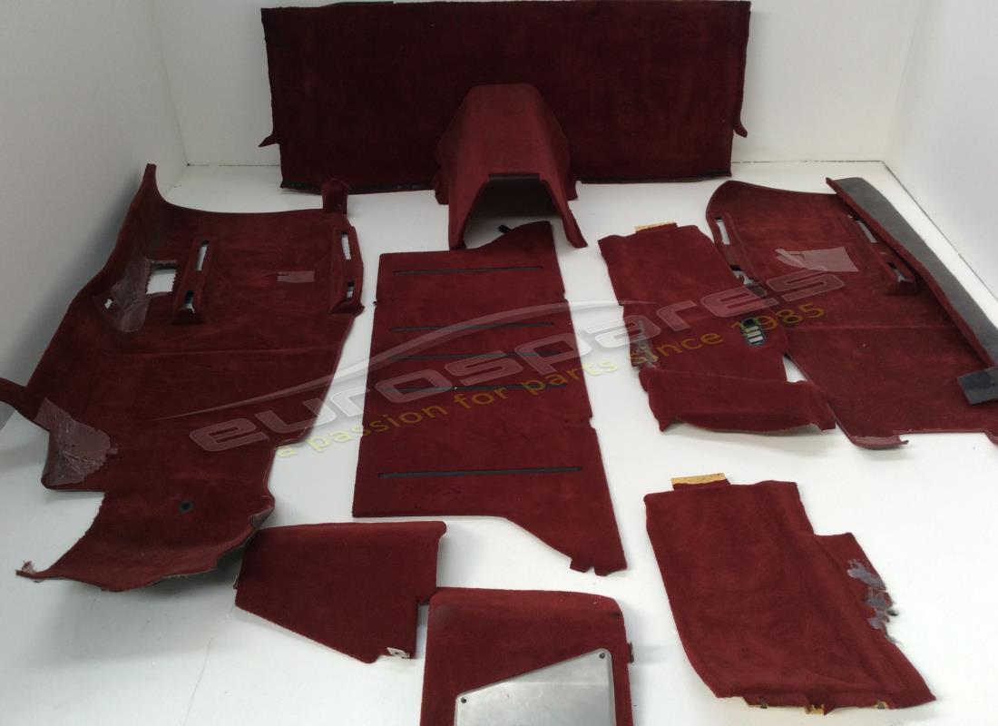 UTILISÉ Ferrari SÉRIE COMPLÈTE DE TAPIS POUR COMPARTIMENT PASSAGERS. NUMÉRO DE PIÈCE 672580.. (1)