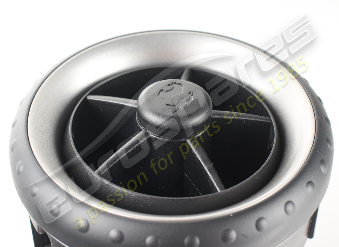 nouvelle ouverture du diffuseur d'air ferrari. numéro de pièce 68811300 (6)