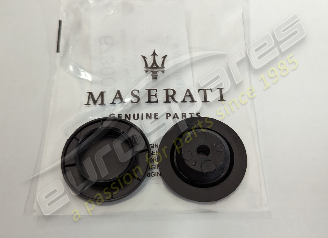 nouveau kit de fixations pour tapis noirs maserati. référence 673002895 (1)
