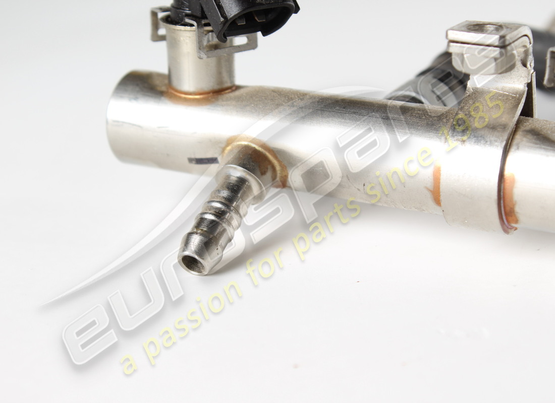tuyau de carburant lamborghini utilisé. numéro de pièce 07l133681s (3)