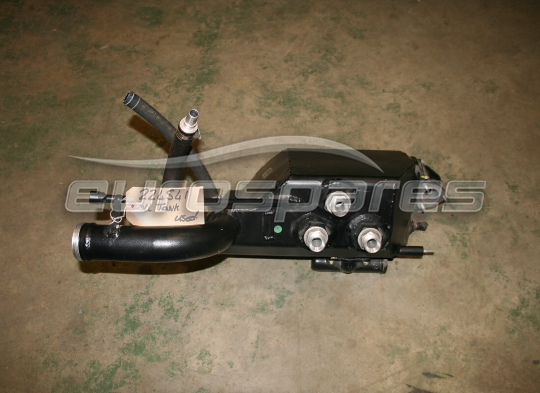 RÉSERVOIR D'HUILE Ferrari UTILISÉ. NUMÉRO DE PIÈCE 224541 (1)