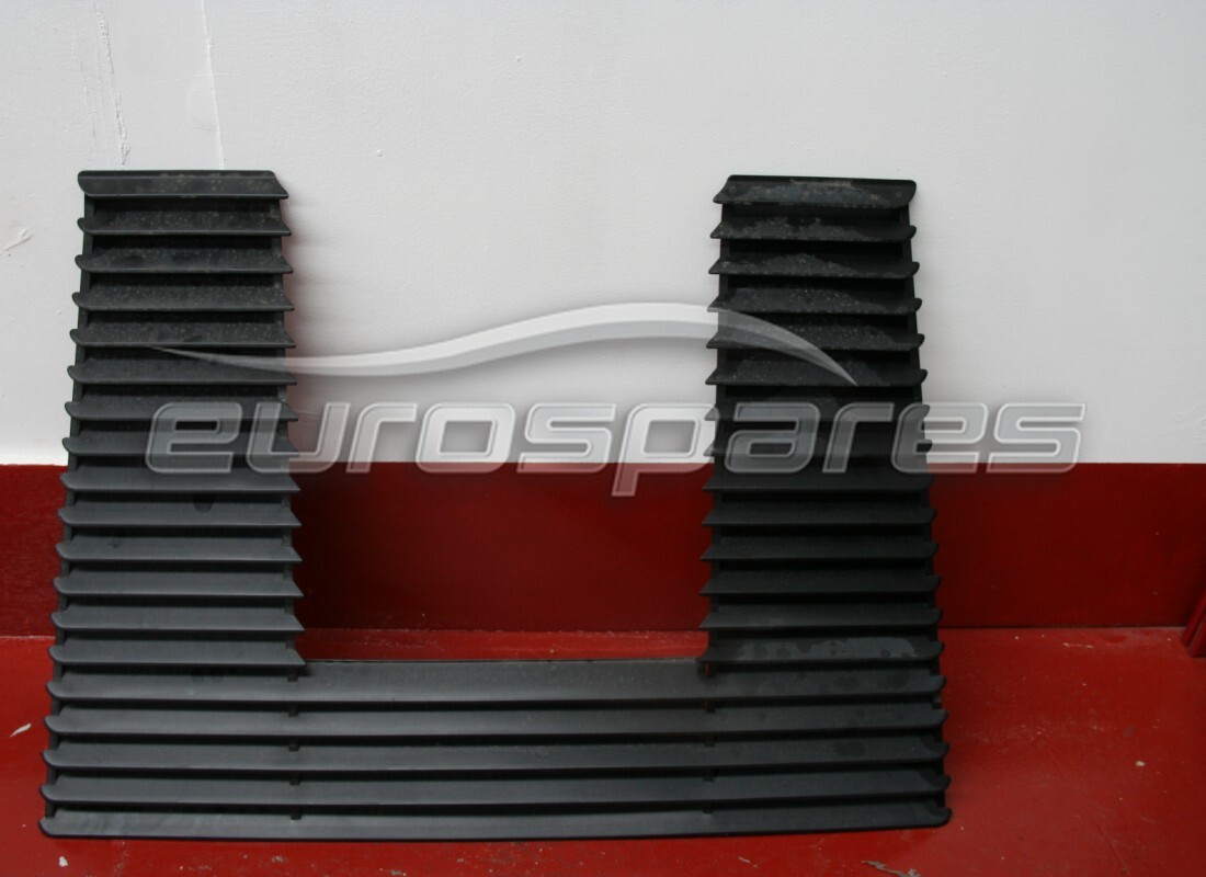grille de couvercle moteur ferrari utilisée. numéro de pièce 61896300 (1)