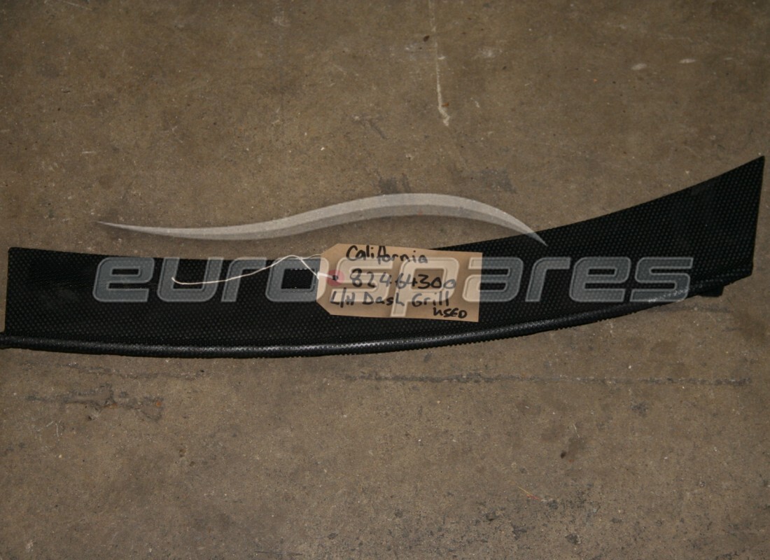 GRILLE DE DÉGIVRAGE GAUCHE Ferrari UTILISÉE. NUMÉRO DE PIÈCE 82464300 (1)