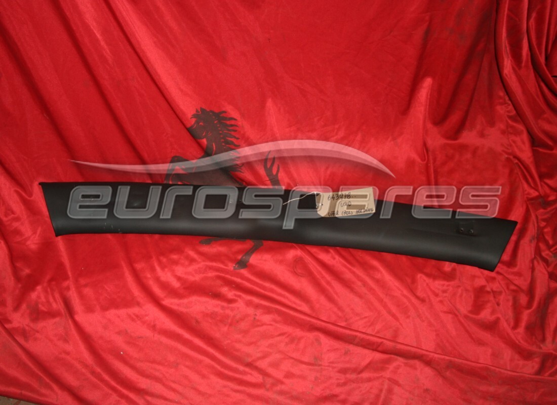 Ferrari MOULURE DE BRAS TRANSVERSAL SUPÉRIEUR DE PARE-BRISE UTILISÉ. NUMÉRO DE PIÈCE 643978.. (1)