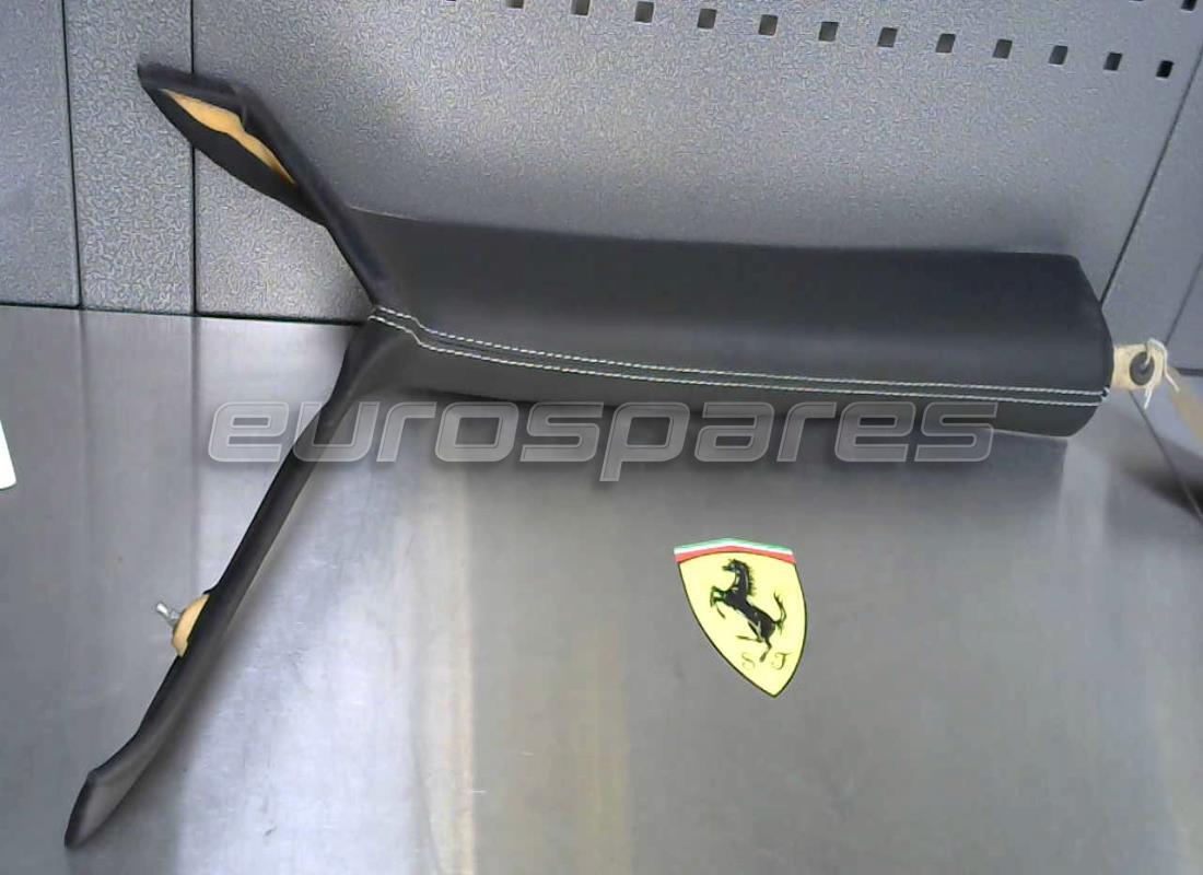 Ferrari GARNITURE DE MONTANT DE PARE-BRISE DROIT D'OCCASION. NUMÉRO DE PIÈCE 807047.. (1)