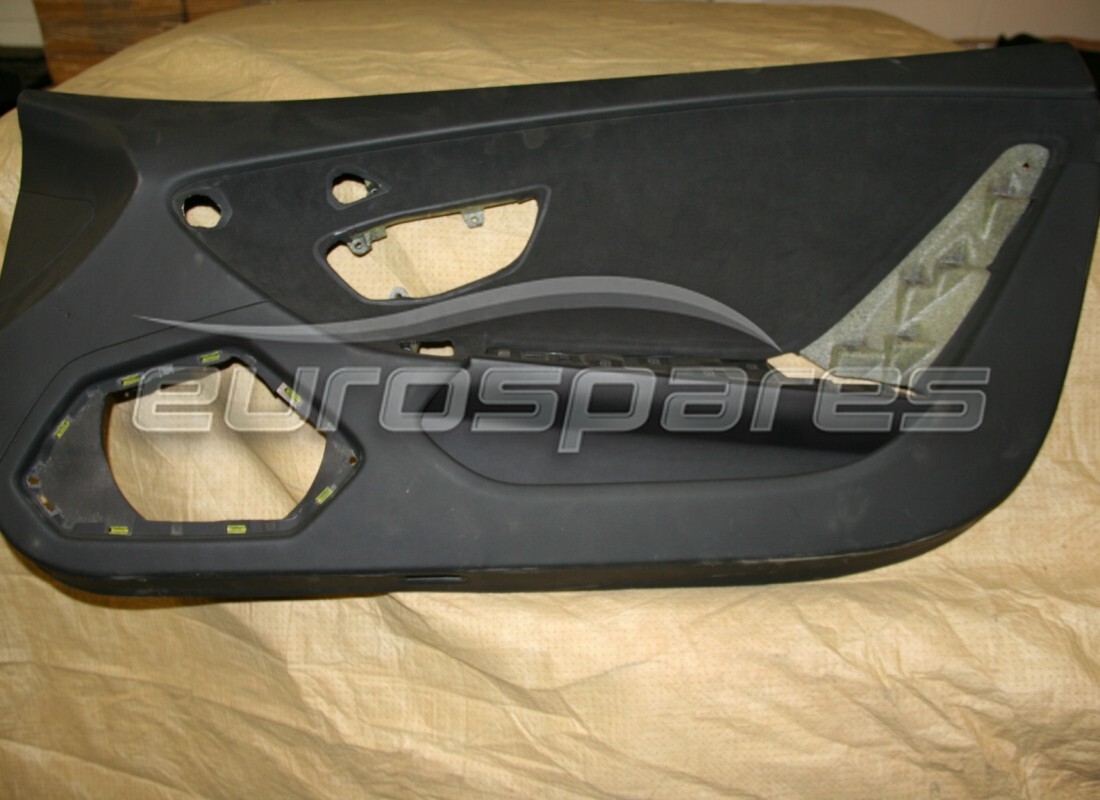 PANNEAU DE GARNITURE DE PORTE Lamborghini UTILISÉ. NUMÉRO DE PIÈCE 4T1867108M (1)