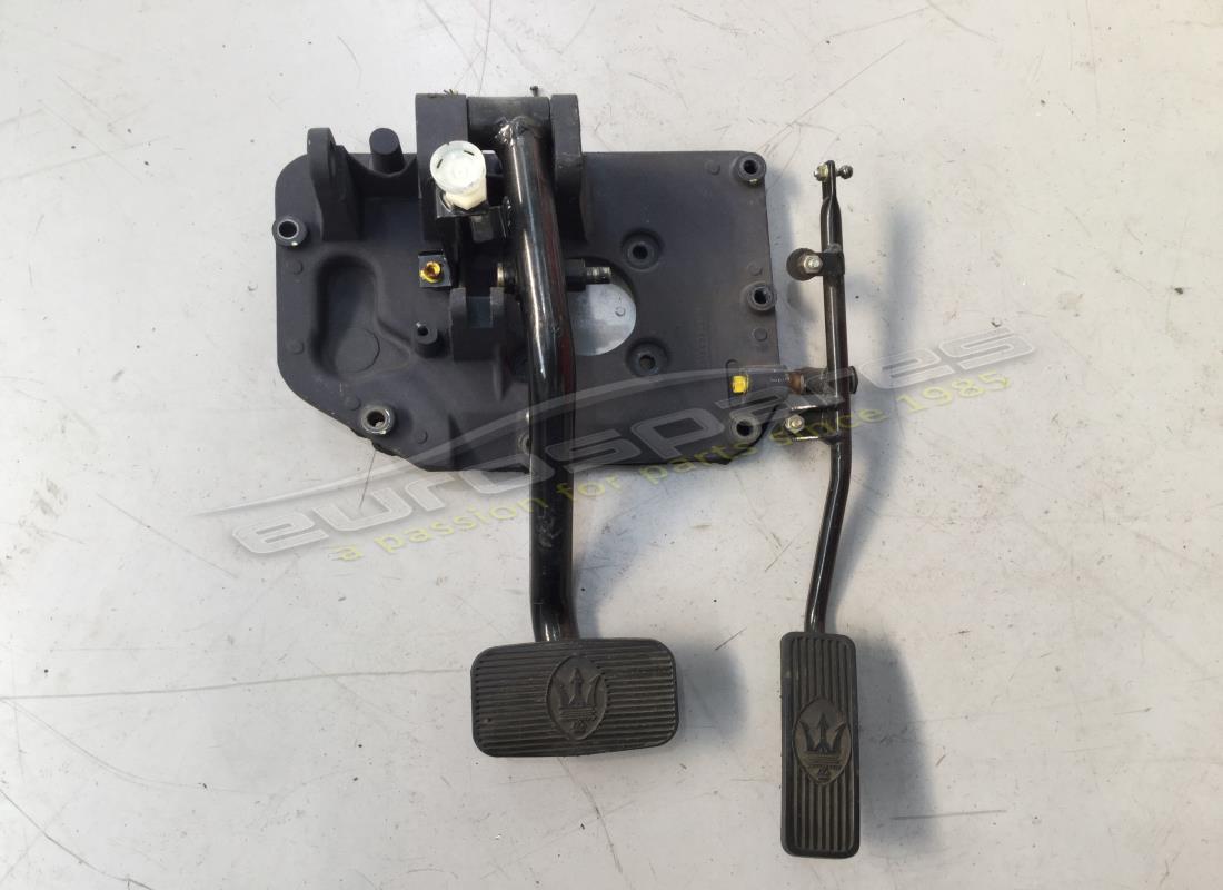 Maserati PÉDALE DE FREIN UTILISÉE. NUMÉRO DE PIÈCE 378420104 (1)