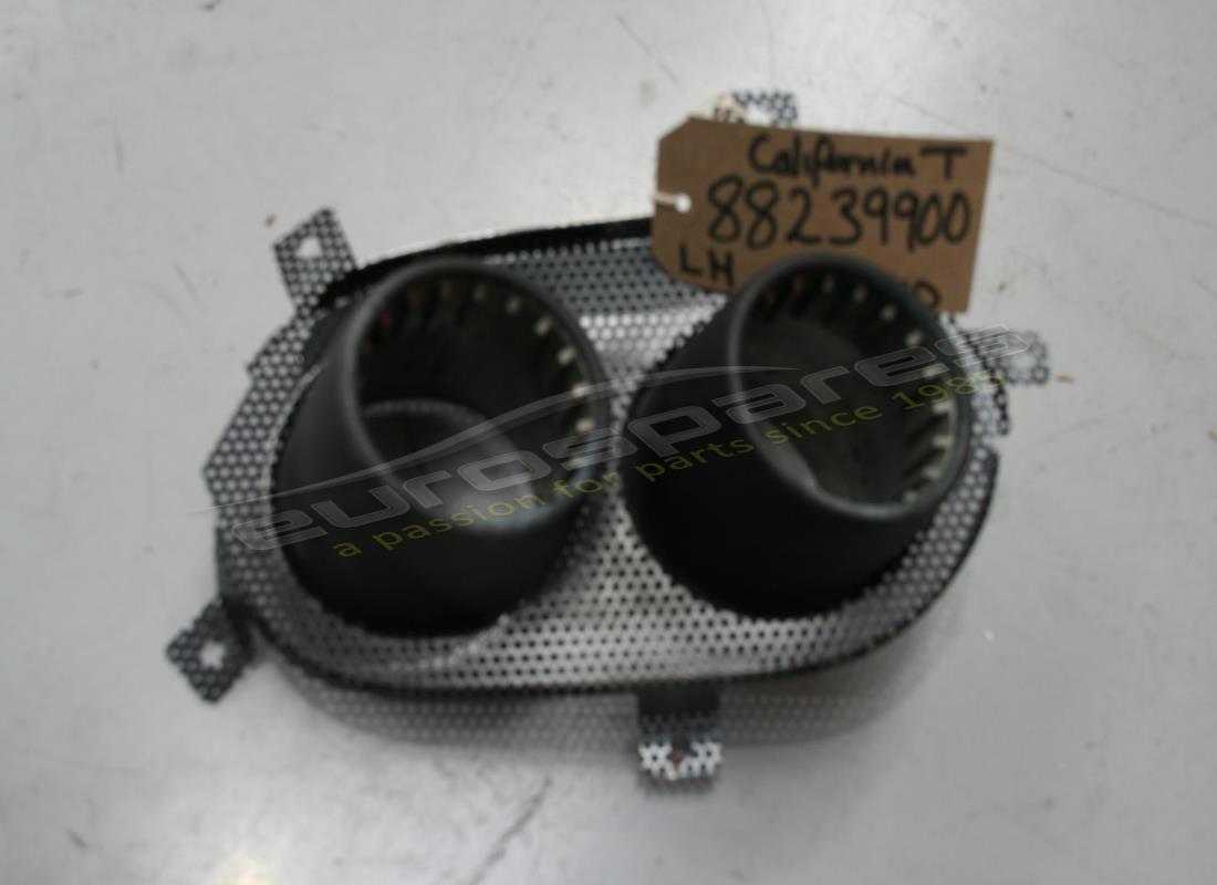 UTILISÉ Ferrari GRILLE DE TUYAU D'ÉCHAPPEMENT LH. NUMÉRO DE PIÈCE 88239900 (1)