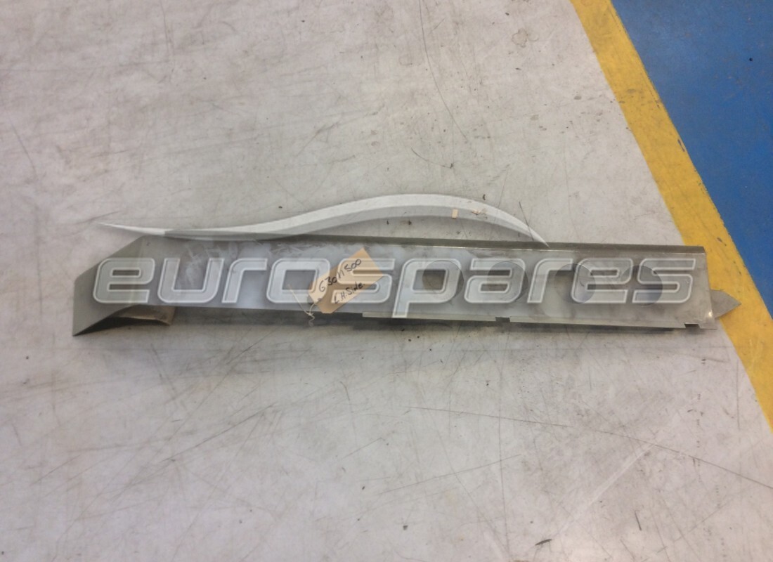 nouveau ferrari int. plaque pour membe latéral gauche. numéro de pièce 63011500 (1)