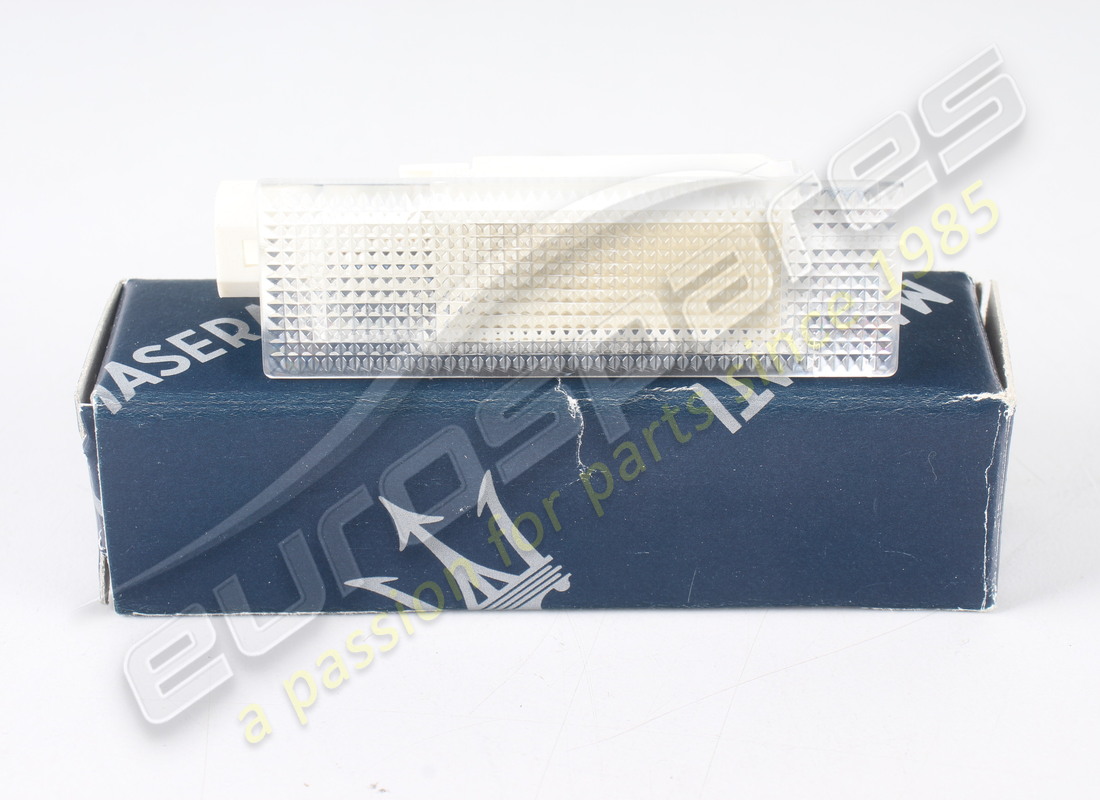 NEW MASERATI LAMP . PART NUMBER 373180119 (1)