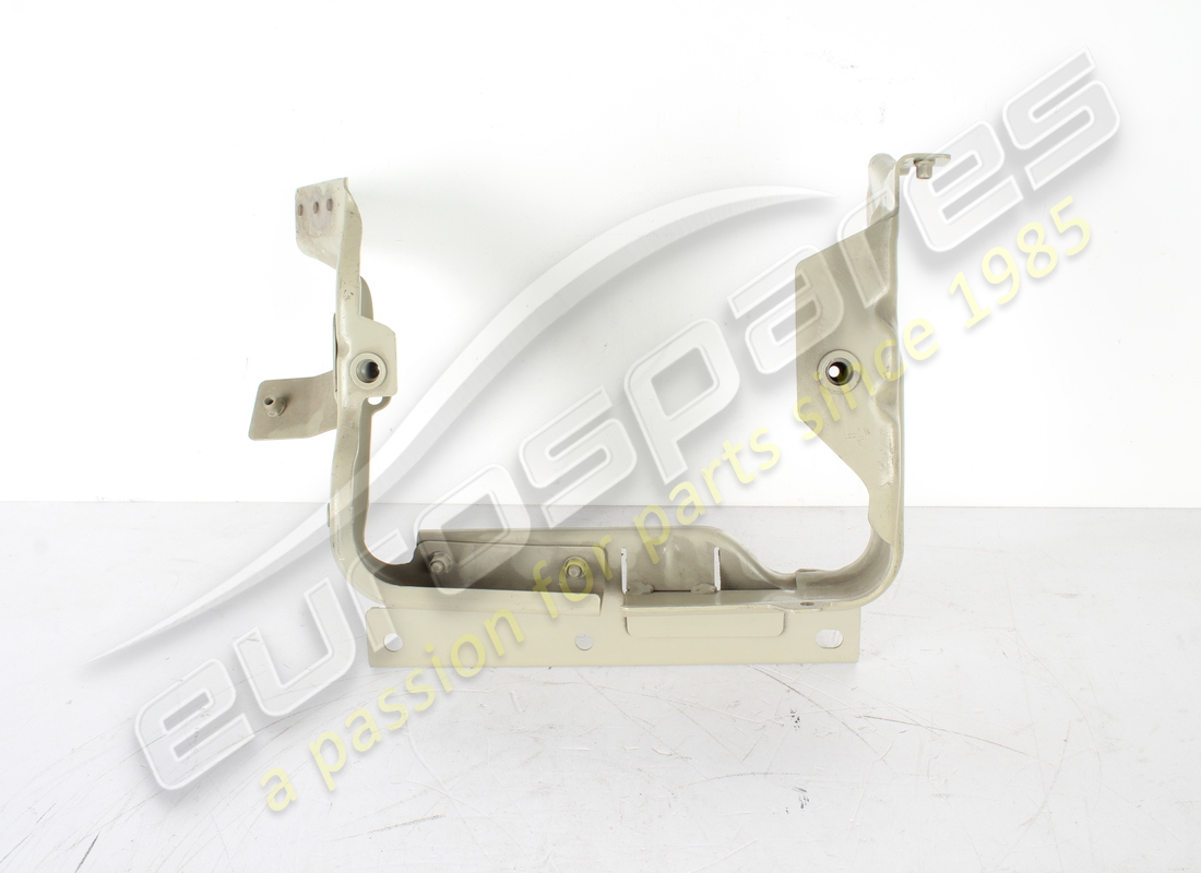 nouveau support ferrari. numéro de pièce 82858600 (1)