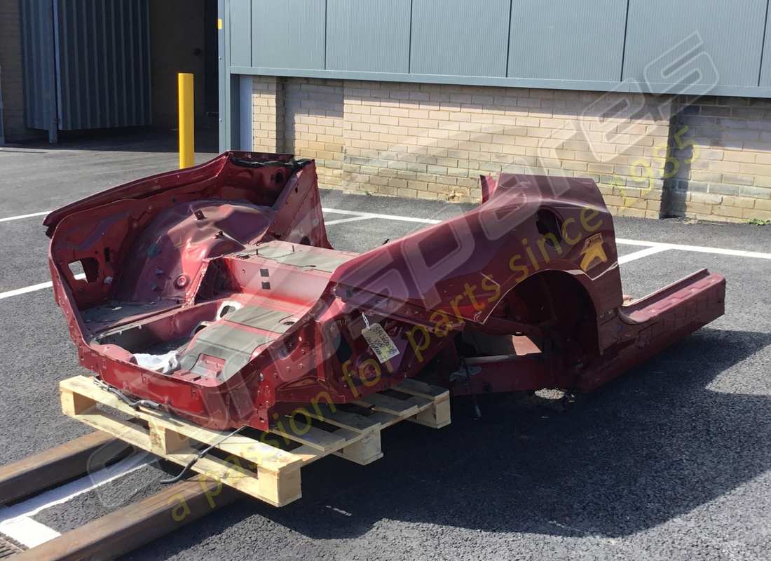 utilisé ferrari section de cadre arrière. numéro de pièce 814360000b (2)