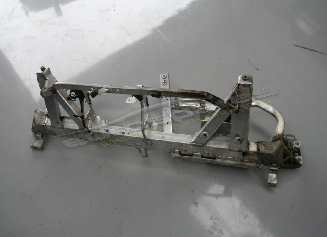 UTILISÉ Ferrari TRAVERSE COMPLÈTE . NUMÉRO DE PIÈCE 84303100 (1)