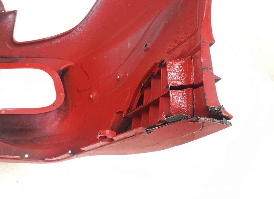 pare-choc avant ferrari endommagé. numéro de pièce 89399000 (4)