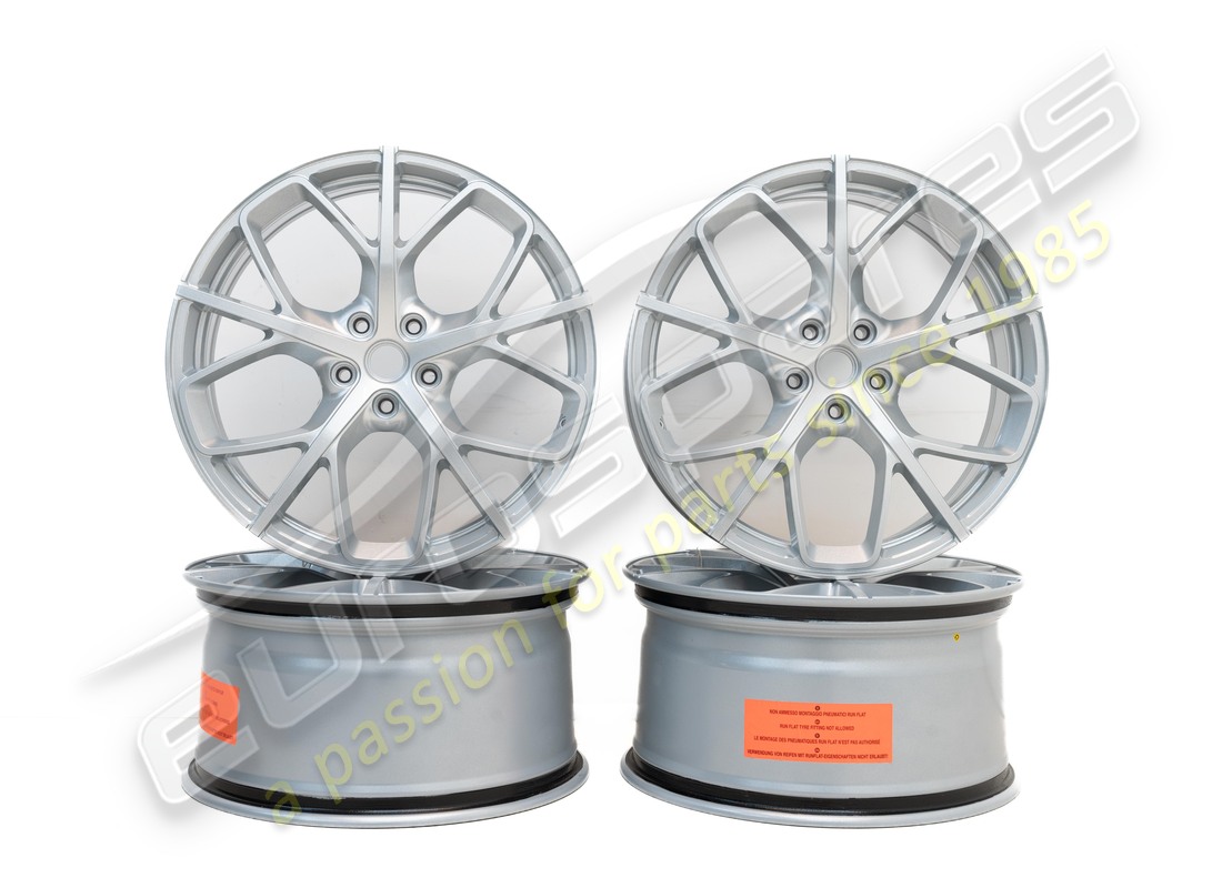 neuf ferrari genuine 20 forgé roues, finition peinture, argent étincelant. numéro de pièce 70004983 (1)
