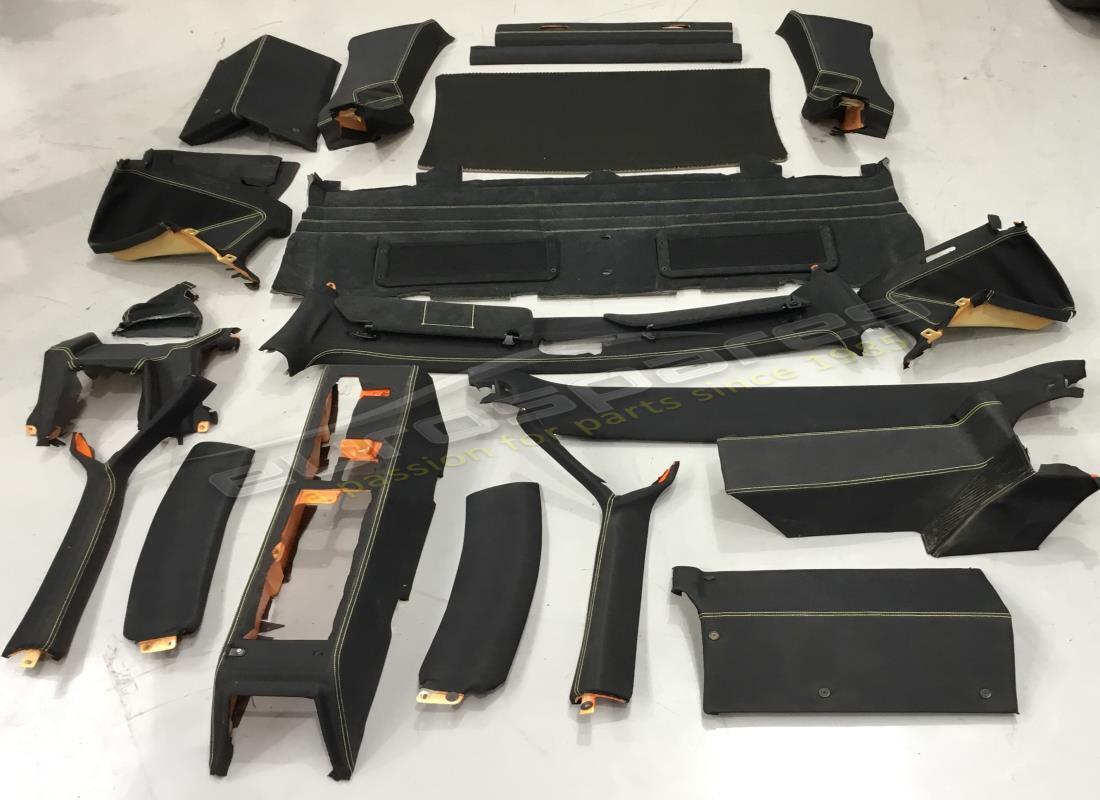 KIT DE GARNITURE INTÉRIEURE RHD Ferrari UTILISÉ. NUMÉRO DE PIÈCE 80191010 (1)