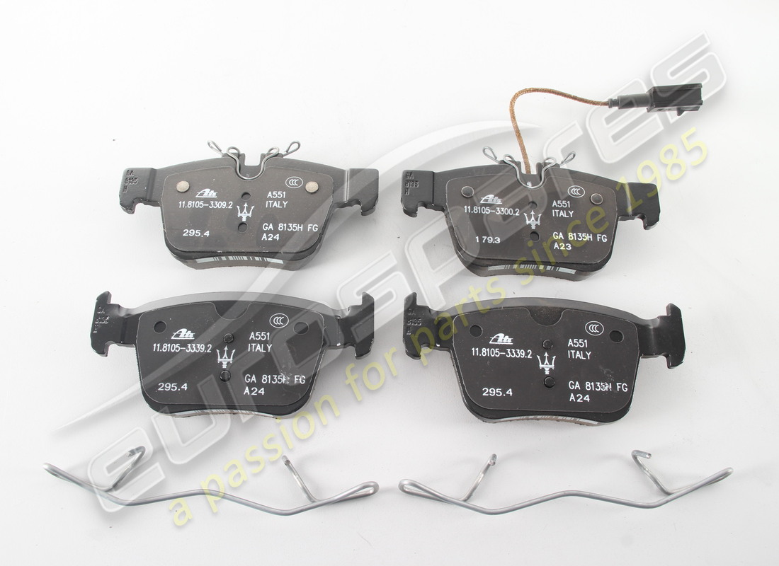 nouveau kit maserati arrière les plaquettes de frein. numéro de pièce 673012302 (1)